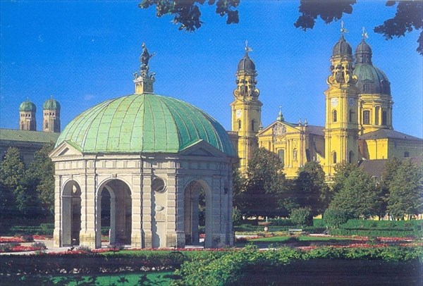 052-Вид церкви Святого Гаэтана со стороны Королевского сада и хр